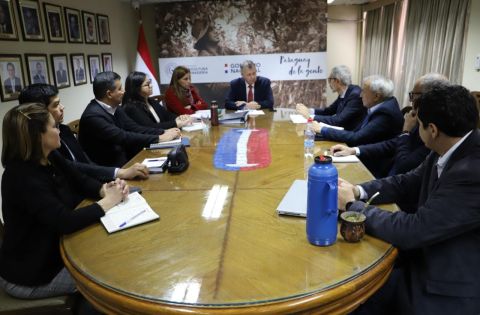 Ministro Bertoni se reunió con representantes del Fondo Internacional de Desarrollo Agrícola (FIDA), que cumplen una  misión oficial en Paraguay