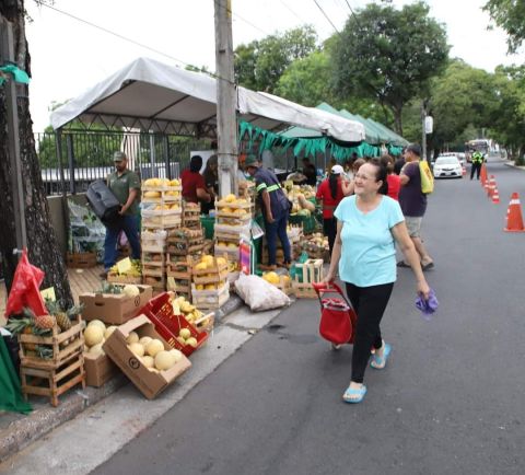 Productores de la agricultura familiar recaudan 95.448.500 gs en última feria del año