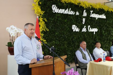 Inauguran moderno invernadero para producción de orquídeas en Caacupé
