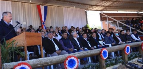 Ministro Bertoni, participó de la inauguración oficial de la Expo Rodeo Trébol en  Boquerón