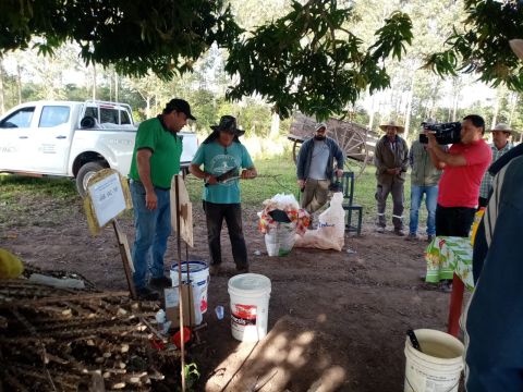 Jornada de capacitación con miras a mejorarla producción de mandioca