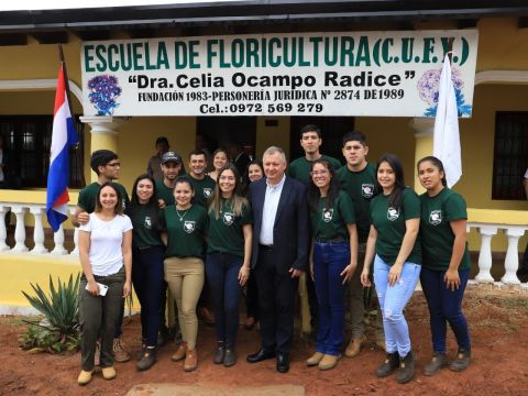 Ministro Bertoni participó de la celebración por el aniversario 39 del Club de Floricultores de Yaguarón