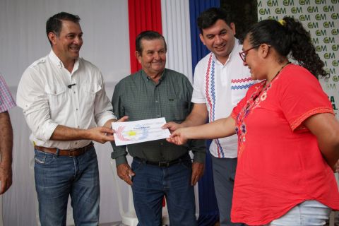 Productores de Cordillera reciben motocultor e insumos para fortalecer la producción agrícola