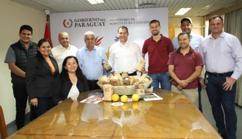 Pequeños productores yerbateros y cítricos logran apertura de mercado con apoyo del MAG