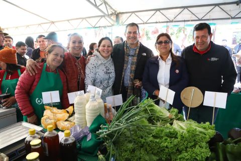 En gran feria de la Agricultura Familiar de Concepción productores reciben importante inversión productiva de parte del Gobierno del Paraguay