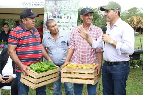 El MAG entregó insumos hortícolas en Arroyos y Esteros para destacar el potencial productivo de Cordillera