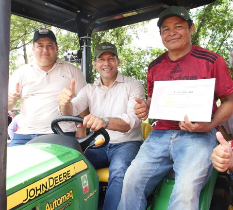 Productores de San Vicente Pancholo del departamento de San Pedro con apoyo del MAG producen hortalizas de forma continua